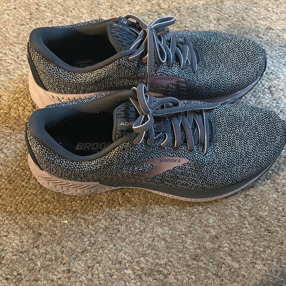 NWOT Brooks Womens Adrenaline GTS 21 Cushion Support Running Shoes - Size 10